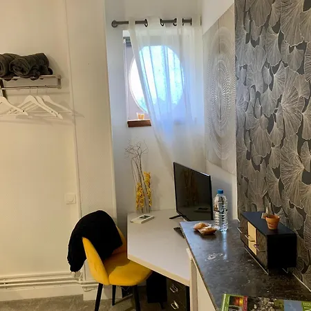 Les Sous Bois بيت ضيافة